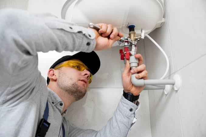 A Newmarket Guide to Short-Term Moisture Control After a Plumbing Leak
